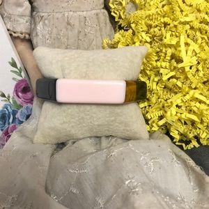 Plunder bangle with three accents to allure you..,